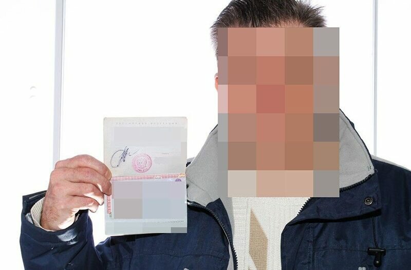 Просят выслать фото с паспортом в руке